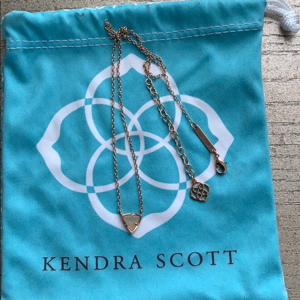 Kendra Scott necklace